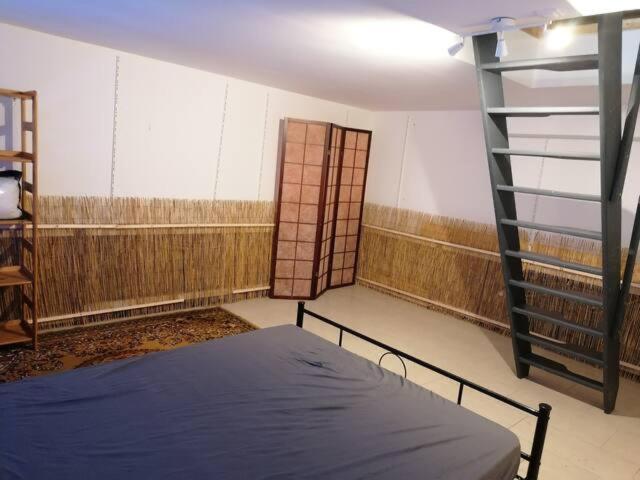 Appartement Avec Jardin Au Calme 蒙特勒伊 外观 照片
